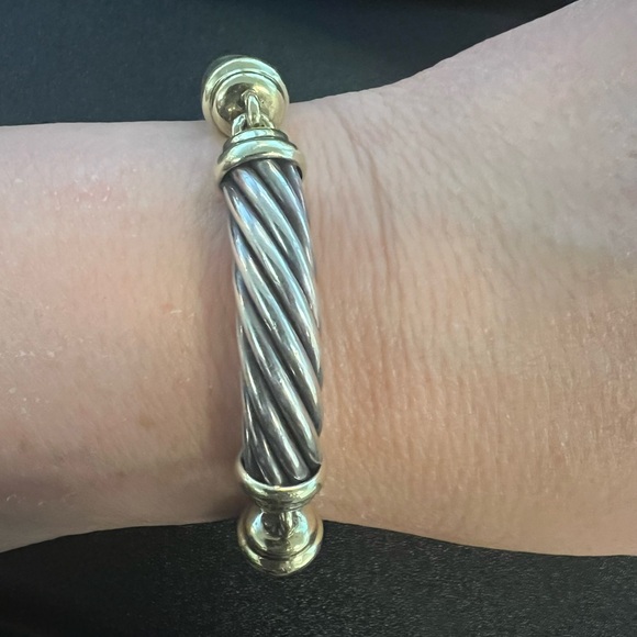 David Yurman 10mm Cable Bracelet with 3 sections. RETIRED AND RARE find! 🤍 💛 - Picture 12 of 15